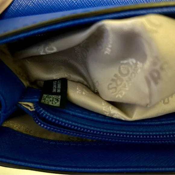 NEW Michael Kors handbag. - Picture 9 of 10